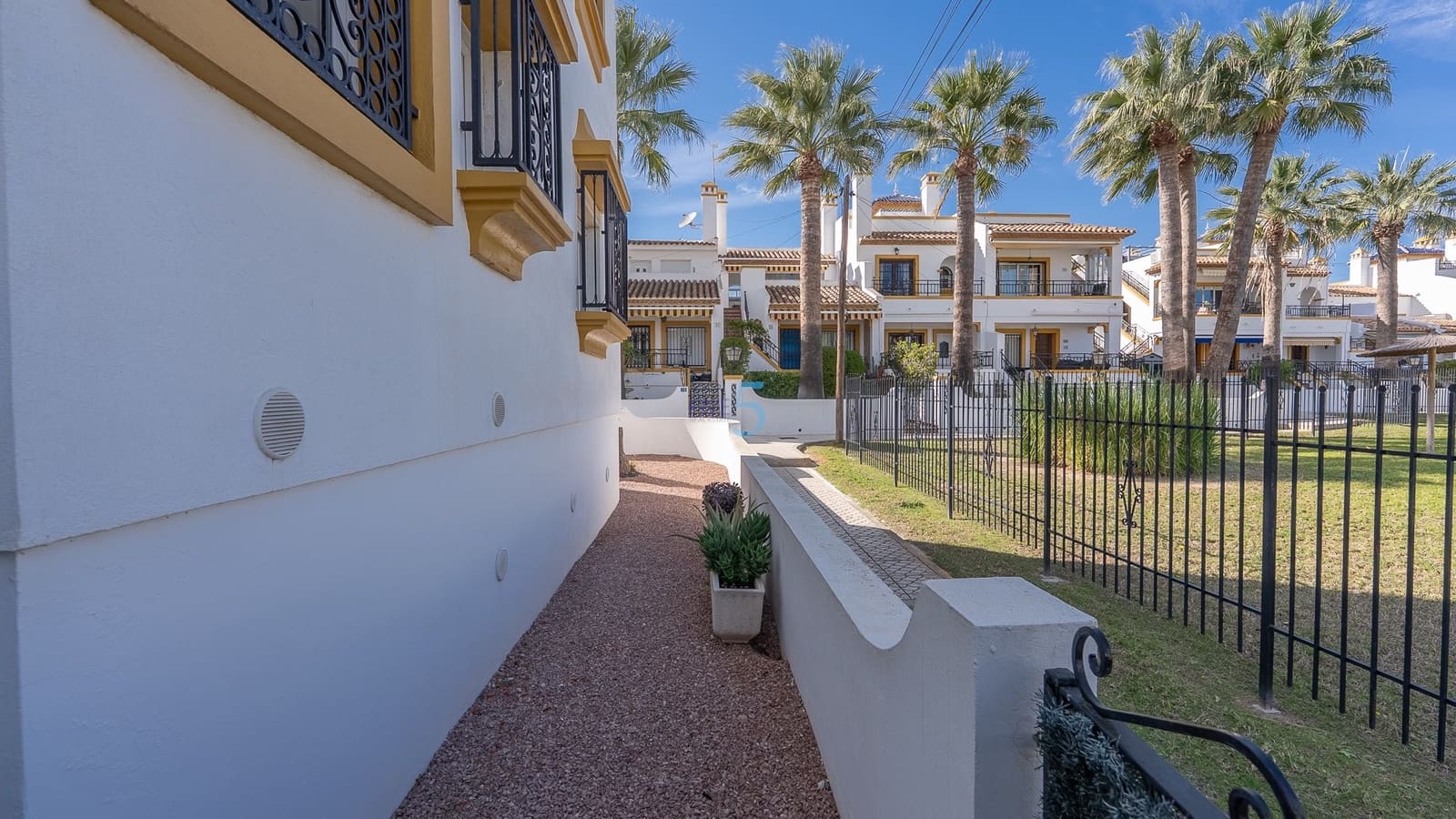 2 bedroom Apartment for sale in Villamartin with pool garage - € 198,000 (Ref: 9610229)