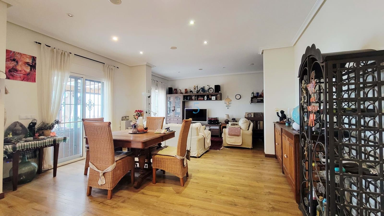 4 soveværelse Villa til salg i El Carmoli med swimmingpool garage - € 425.000 (Ref: 9610651)