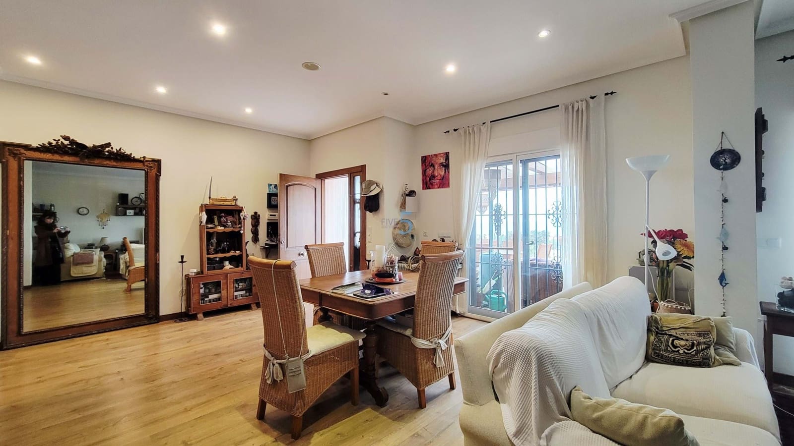 4 soveværelse Villa til salg i El Carmoli med swimmingpool garage - € 425.000 (Ref: 9610651)