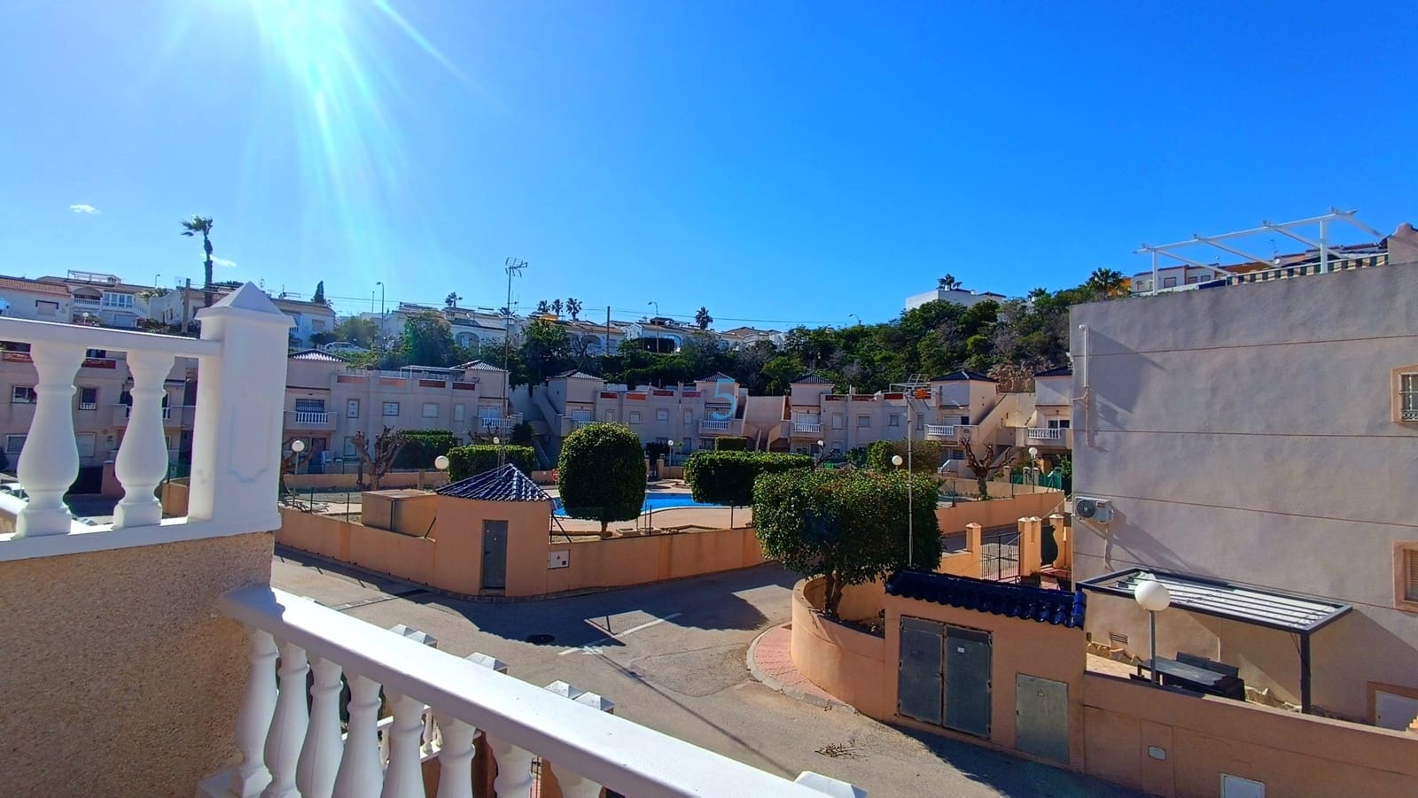 2 soveværelse Byhus til salg i Ciudad Quesada med swimmingpool - € 149.999 (Ref: 9614241)