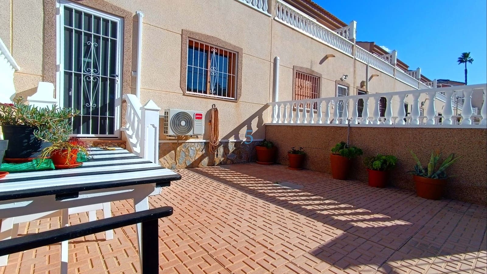 2 soveværelse Byhus til salg i Ciudad Quesada med swimmingpool - € 149.999 (Ref: 9614241)