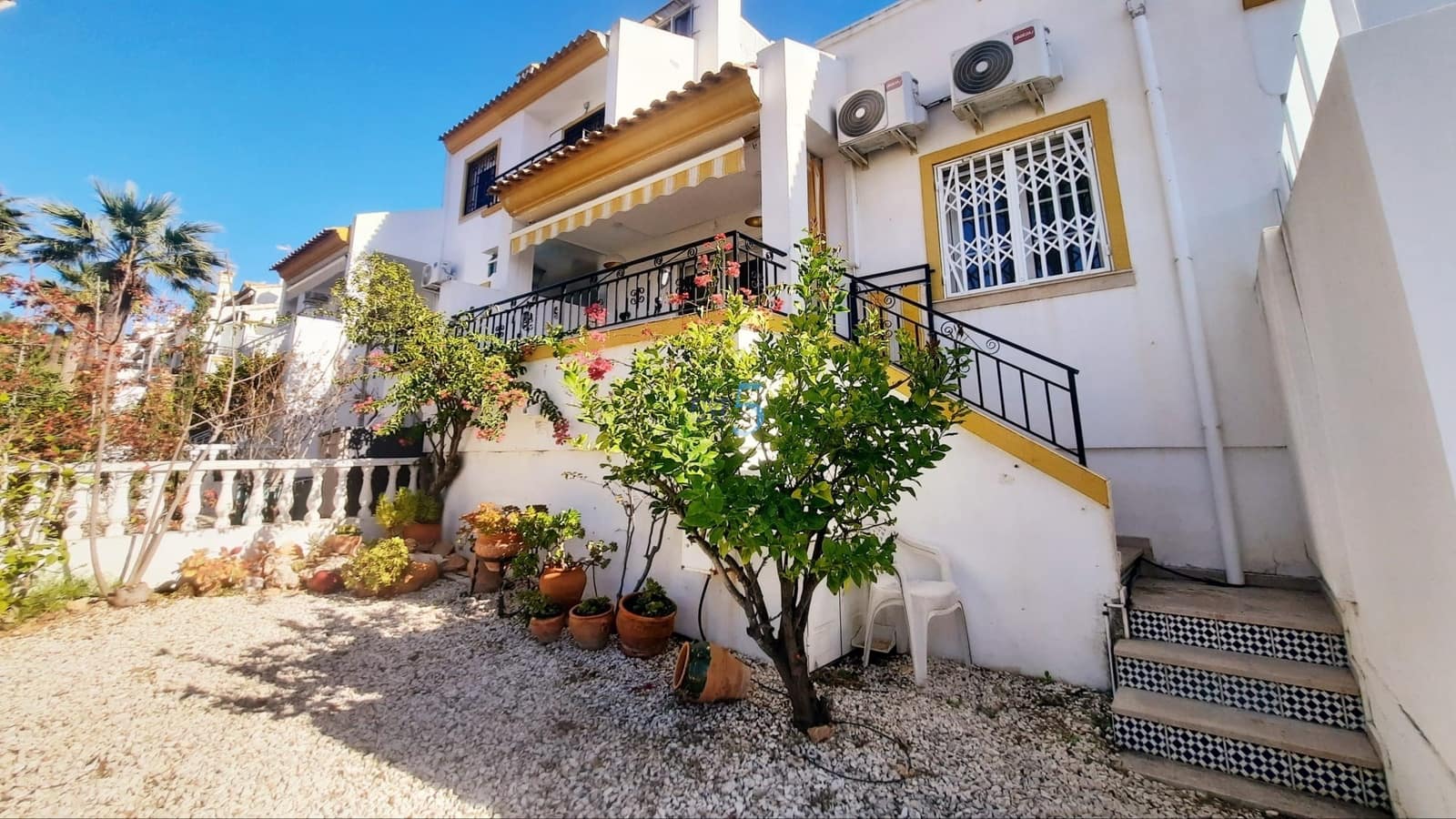 3 quarto Casa em Banda para venda em Villamartin com piscina garagem - 275 000 € (Ref: 9617139)