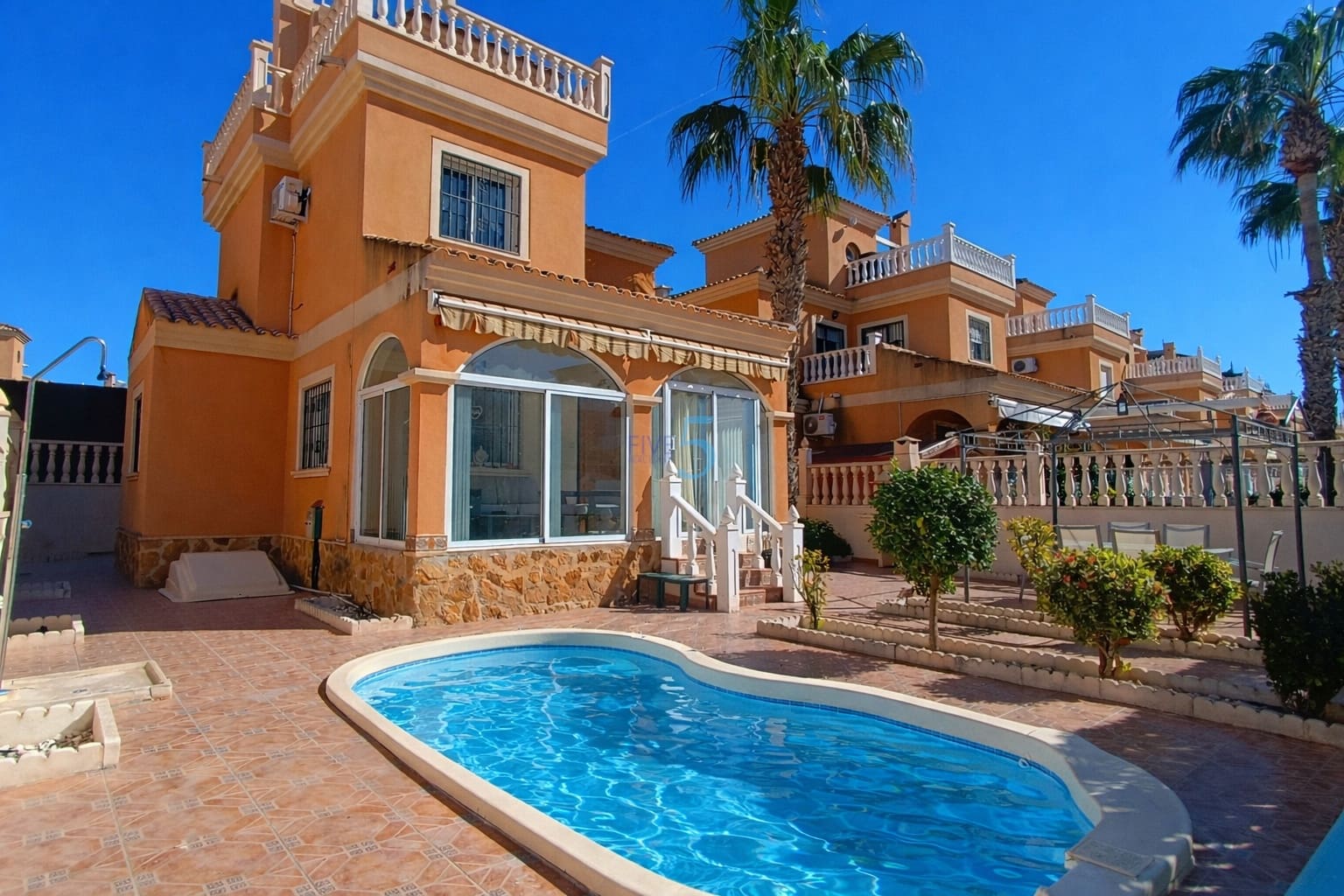 3 soverom Villa til salgs i Lo Crispin med svømmebasseng - € 279 500 (Ref: 9618501)