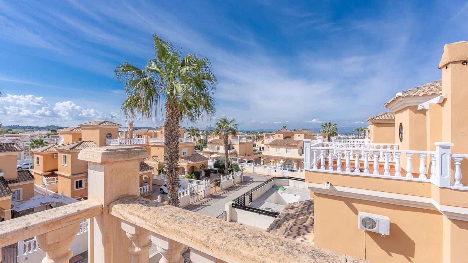 3 soverom Villa til salgs i Lo Crispin med svømmebasseng - € 269 500 (Ref: 9618501)