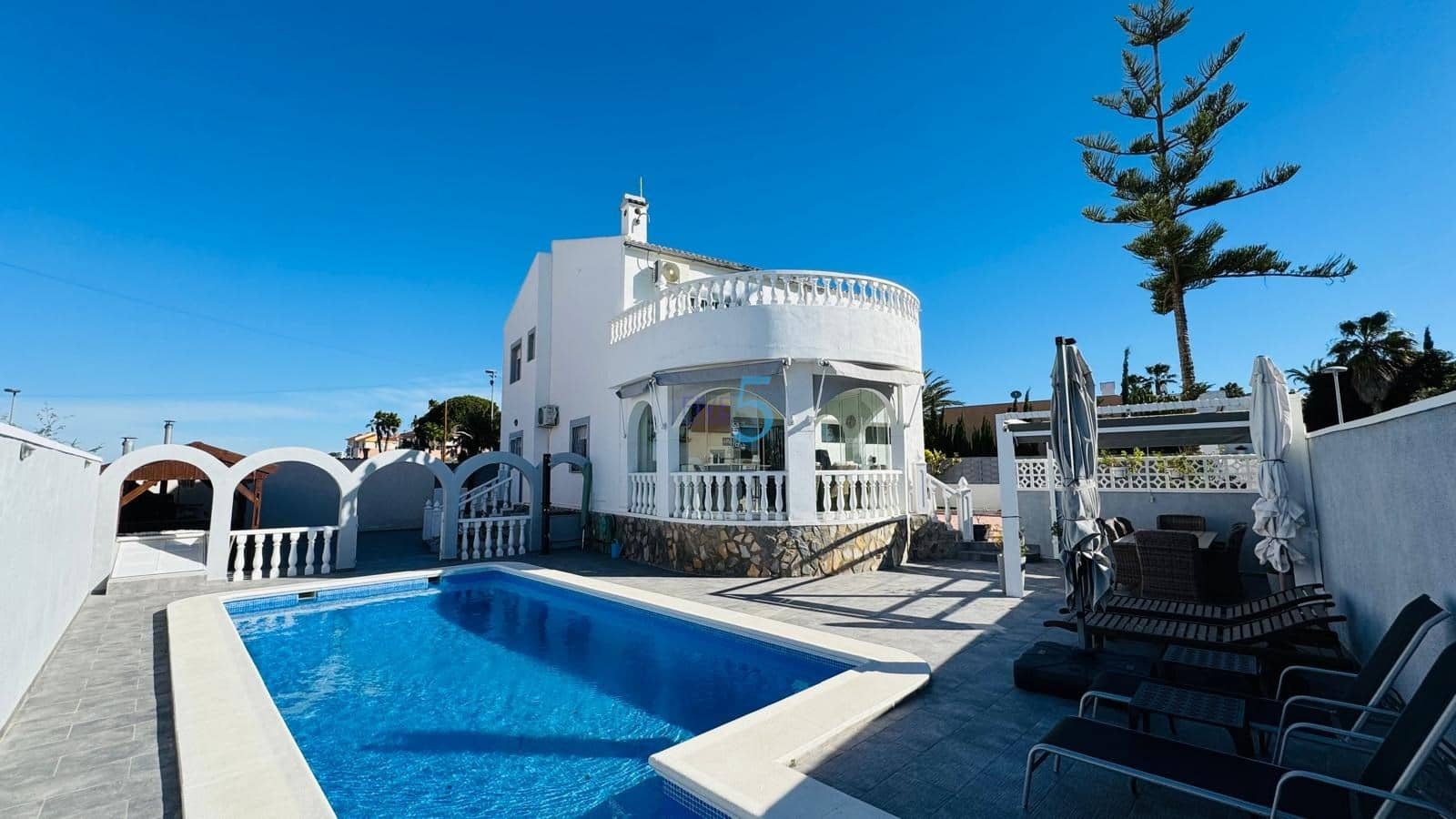 3 makuuhuone Huvila myytävänä paikassa Benijofar mukana uima-altaan - 425 000 € (Ref: 9618731)