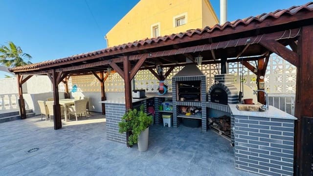 3 makuuhuone Huvila myytävänä paikassa Benijófar mukana uima-altaan - 425 000 € (Ref: 9618731)