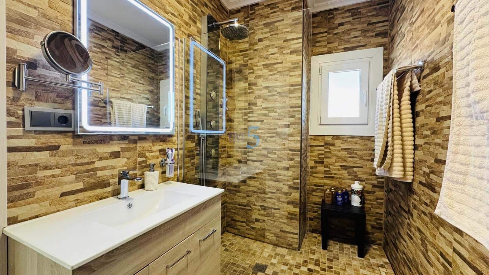 3 makuuhuone Huvila myytävänä paikassa Benijofar mukana uima-altaan - 425 000 € (Ref: 9618731)