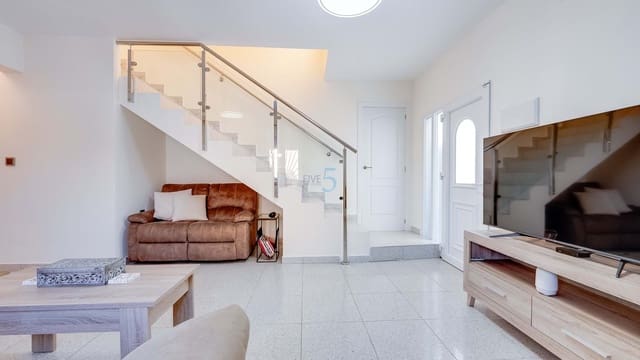 3 makuuhuone Huvila myytävänä paikassa Benijófar mukana uima-altaan - 425 000 € (Ref: 9618731)