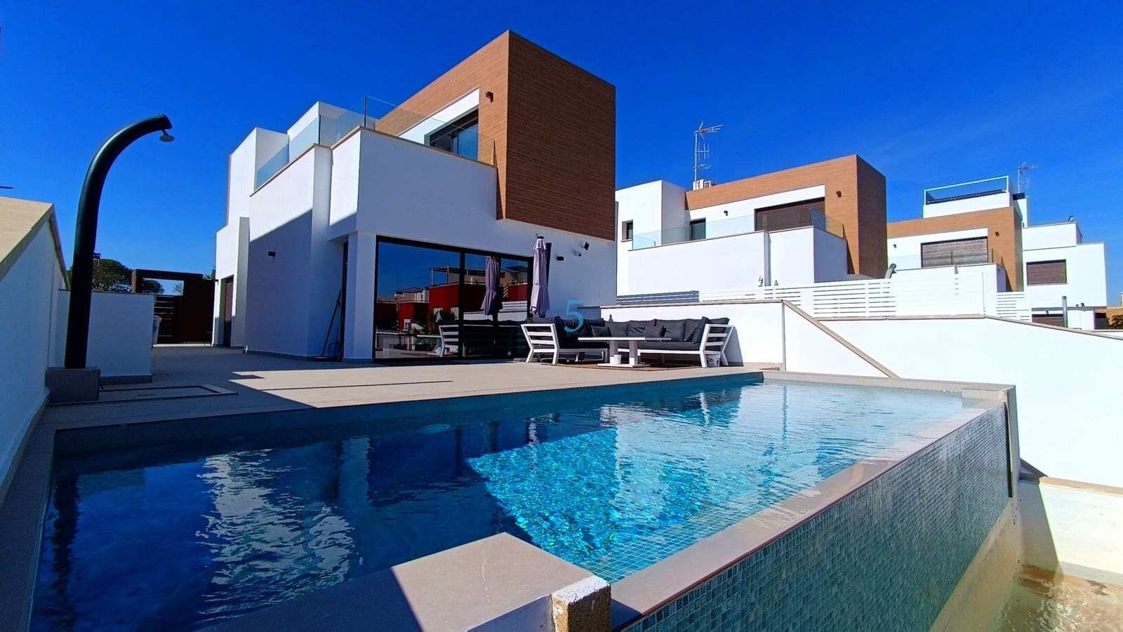 5 makuuhuone Huvila myytävänä paikassa Algorfa mukana uima-altaan 
autotalli - 799 000 € (Ref: 9624092)