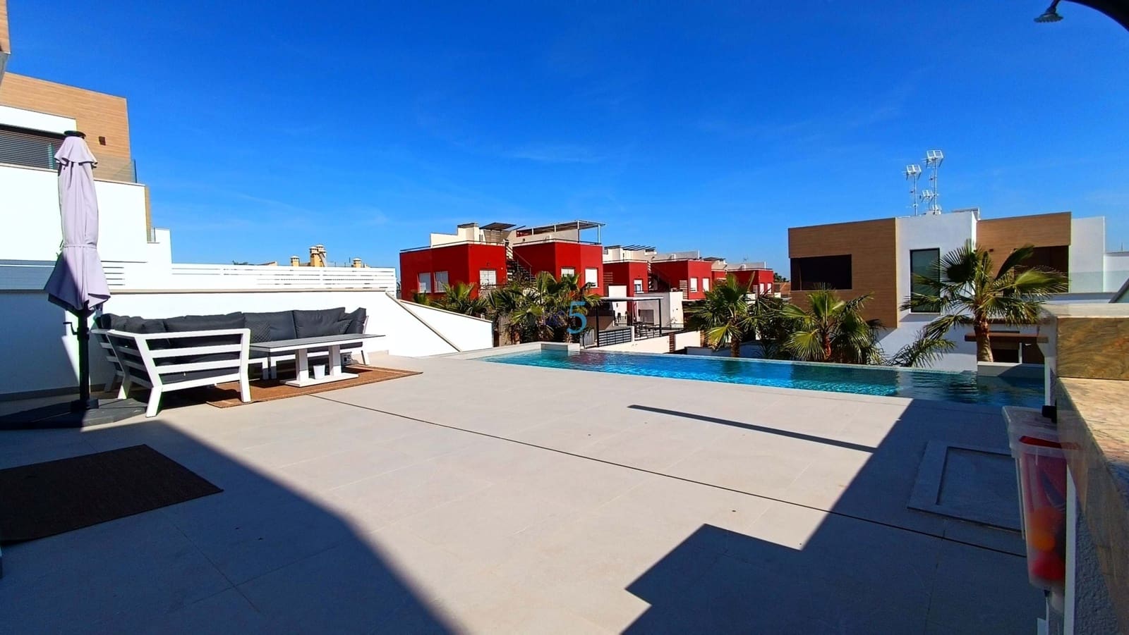 5 makuuhuone Huvila myytävänä paikassa Algorfa mukana uima-altaan 
autotalli - 799 000 € (Ref: 9624092)