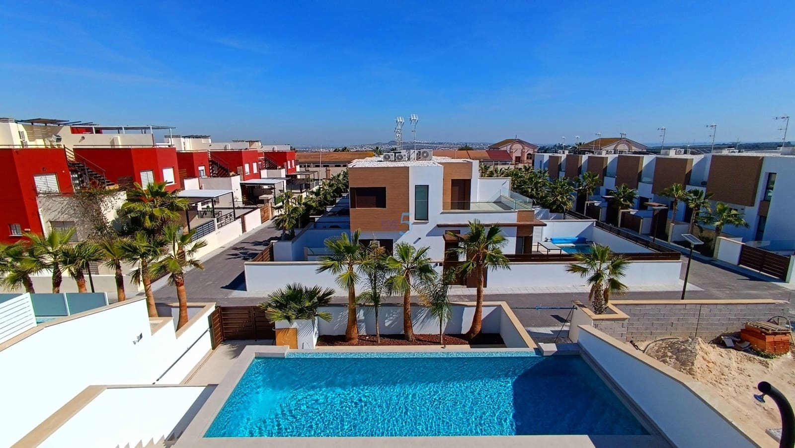 5 makuuhuone Huvila myytävänä paikassa Algorfa mukana uima-altaan 
autotalli - 799 000 € (Ref: 9624092)