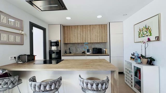 Chalet de 3 habitaciones en Villamartin, Orihuela en venta con piscina garaje - 502.000 € (Ref: 9624094)