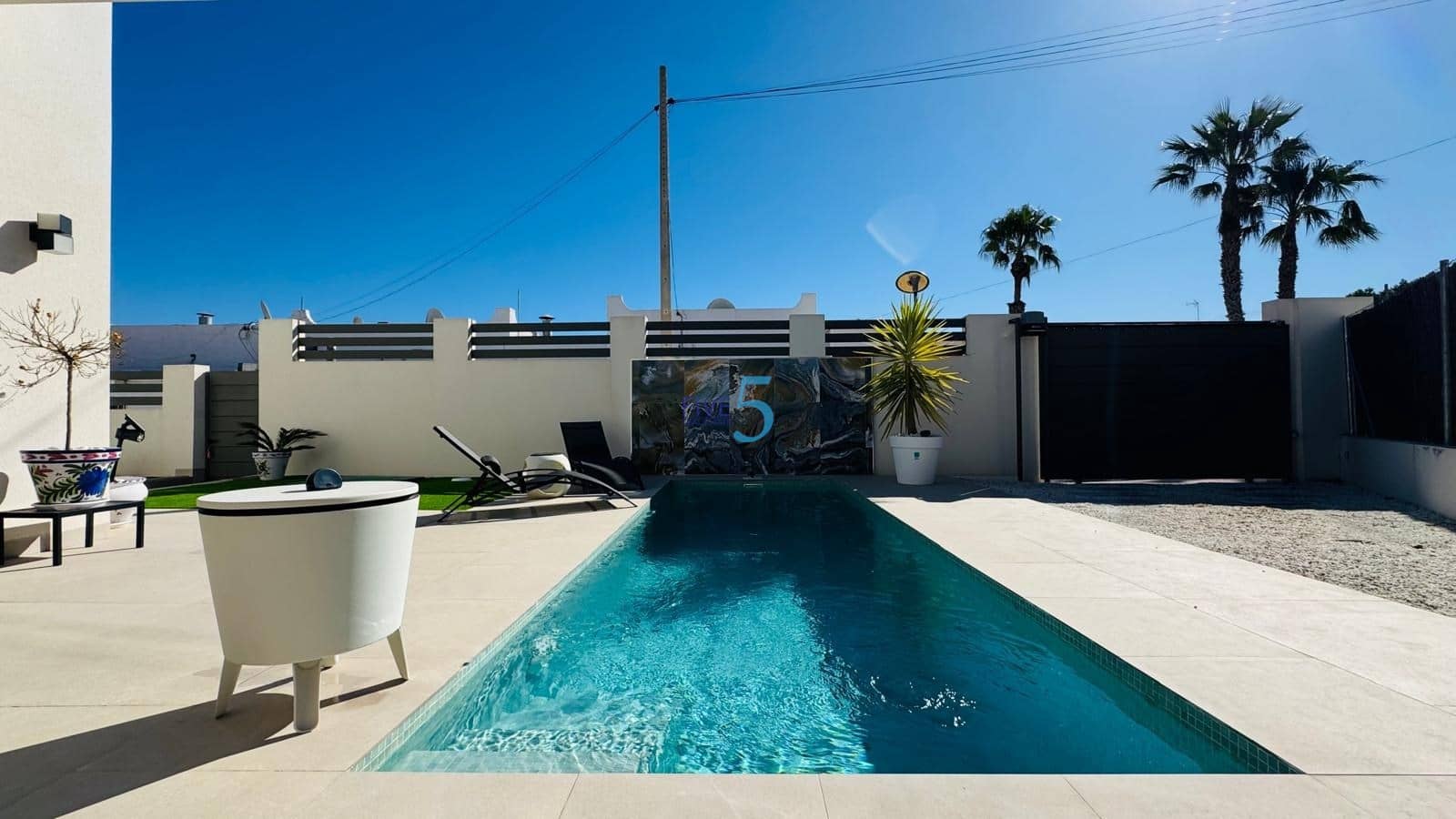 Chalet de 3 habitaciones en Villamartin en venta con piscina garaje - 502.000 € (Ref: 9624094)