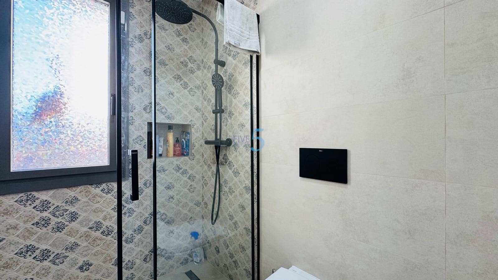 Chalet de 3 habitaciones en Villamartin en venta con piscina garaje - 502.000 € (Ref: 9624094)