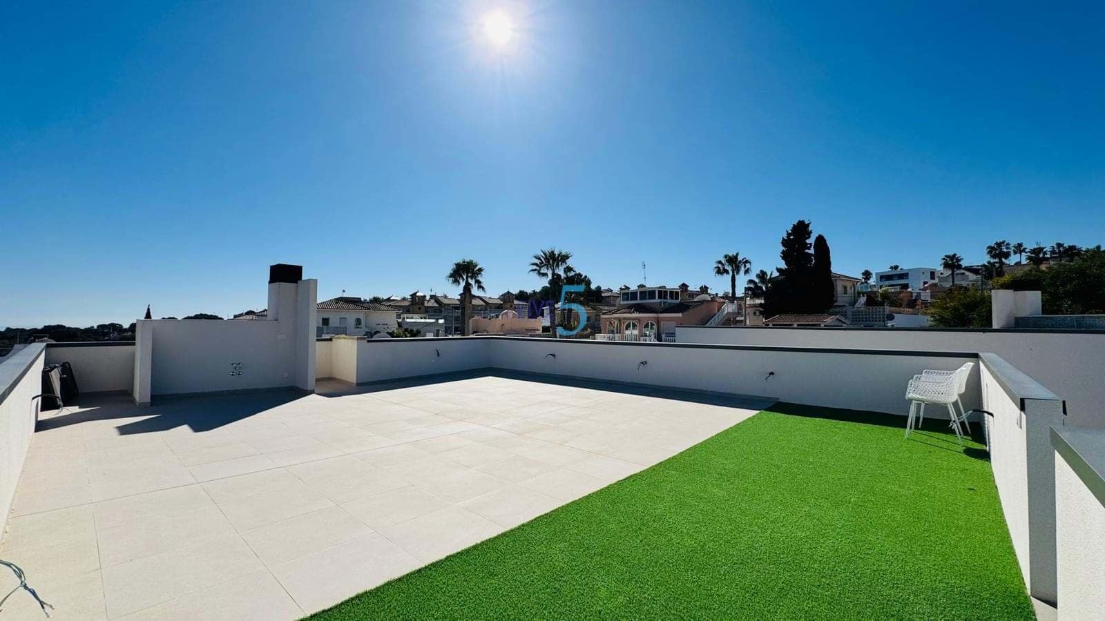 Chalet de 3 habitaciones en Villamartin en venta con piscina garaje - 502.000 € (Ref: 9624094)