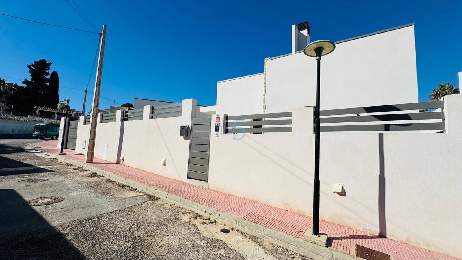 Chalet de 3 habitaciones en Villamartin en venta con piscina garaje - 502.000 € (Ref: 9624094)