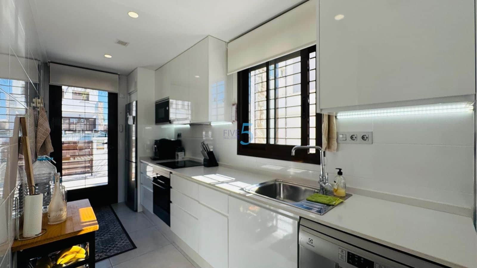 3 bedroom Townhouse for sale in Torrevieja with pool garage - € 330,000 (Ref: 9626656)