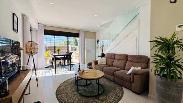 Casa de 3 habitaciones en Torrevieja en venta con piscina garaje - 330.000 € (Ref: 9626656)