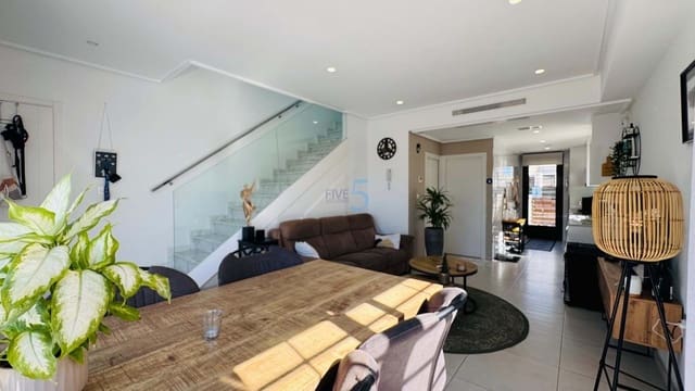 Casa de 3 habitaciones en Torrevieja en venta con piscina garaje - 330.000 € (Ref: 9626656)