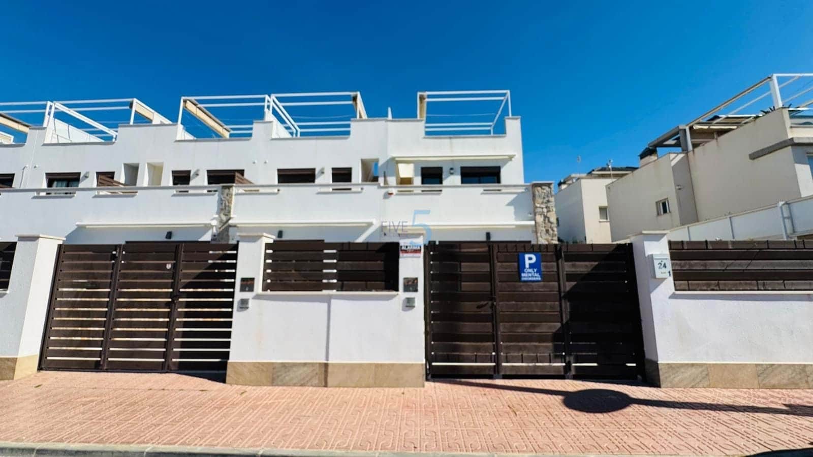 3 bedroom Townhouse for sale in Torrevieja with pool garage - € 330,000 (Ref: 9626656)