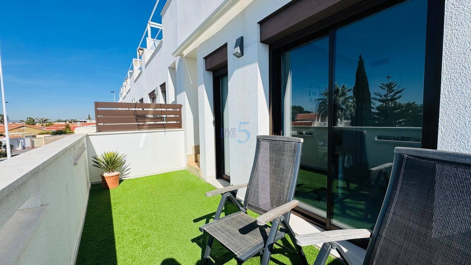3 bedroom Townhouse for sale in Torrevieja with pool garage - € 330,000 (Ref: 9626656)