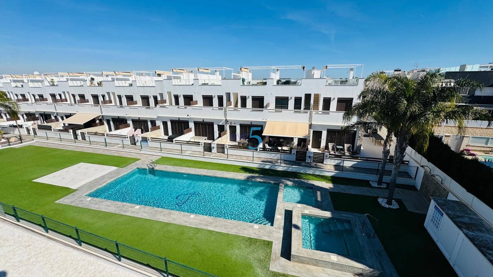 3 bedroom Townhouse for sale in Torrevieja with pool garage - € 330,000 (Ref: 9626656)