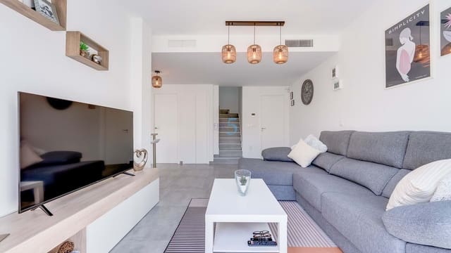 Casa de 3 habitaciones en Villamartin, Orihuela en venta con piscina - 339.000 € (Ref: 9628434)