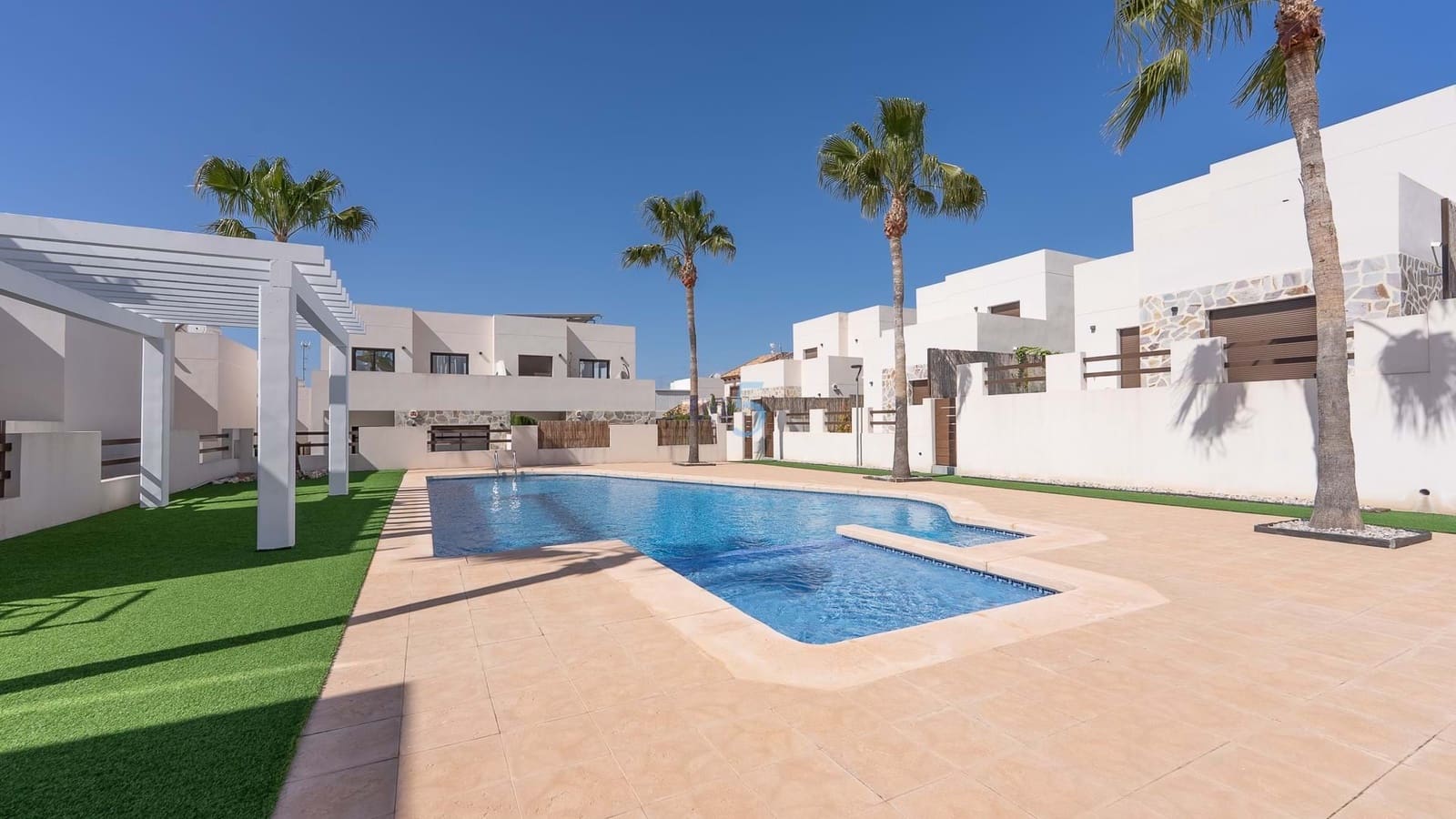 3 soverom Hus til salgs i Villamartin med svømmebasseng - € 339 000 (Ref: 9628434)