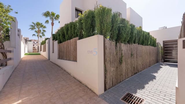 Casa de 3 habitaciones en Villamartin, Orihuela en venta con piscina - 339.000 € (Ref: 9628434)