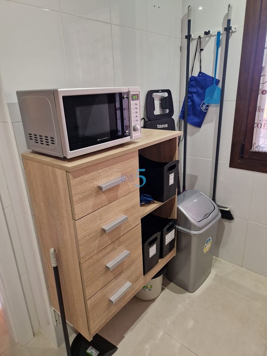 2 soverom Leilighet til salgs i Los Alcazares med svømmebasseng garasje - € 185 000 (Ref: 9631497)