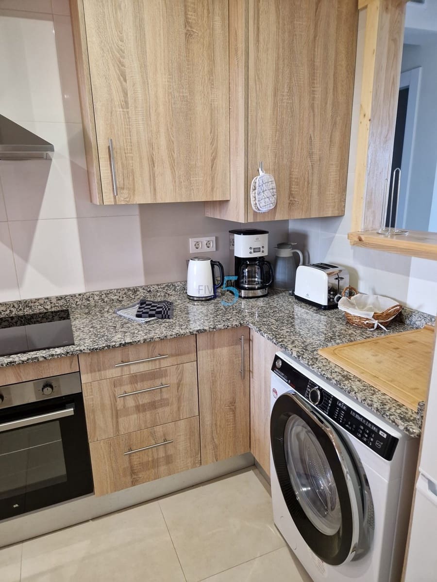 2 soverom Leilighet til salgs i Los Alcazares med svømmebasseng garasje - € 185 000 (Ref: 9631497)