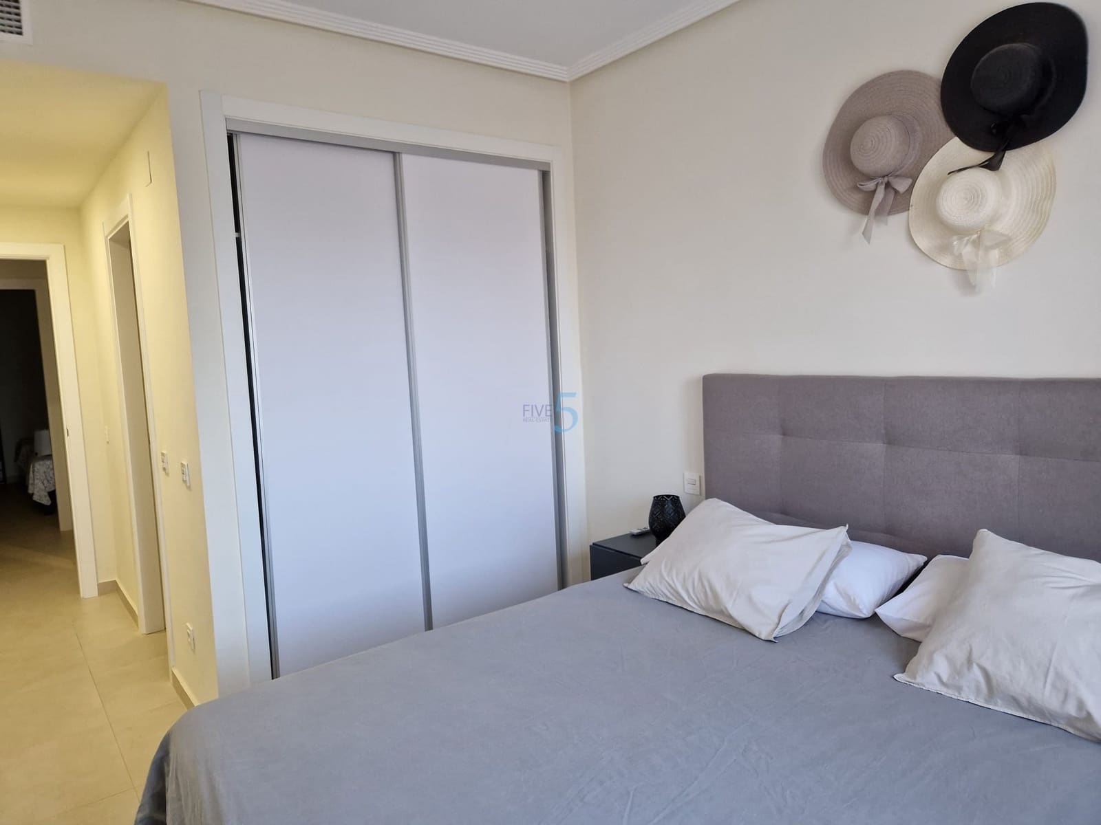 2 soverom Leilighet til salgs i Los Alcazares med svømmebasseng garasje - € 185 000 (Ref: 9631497)