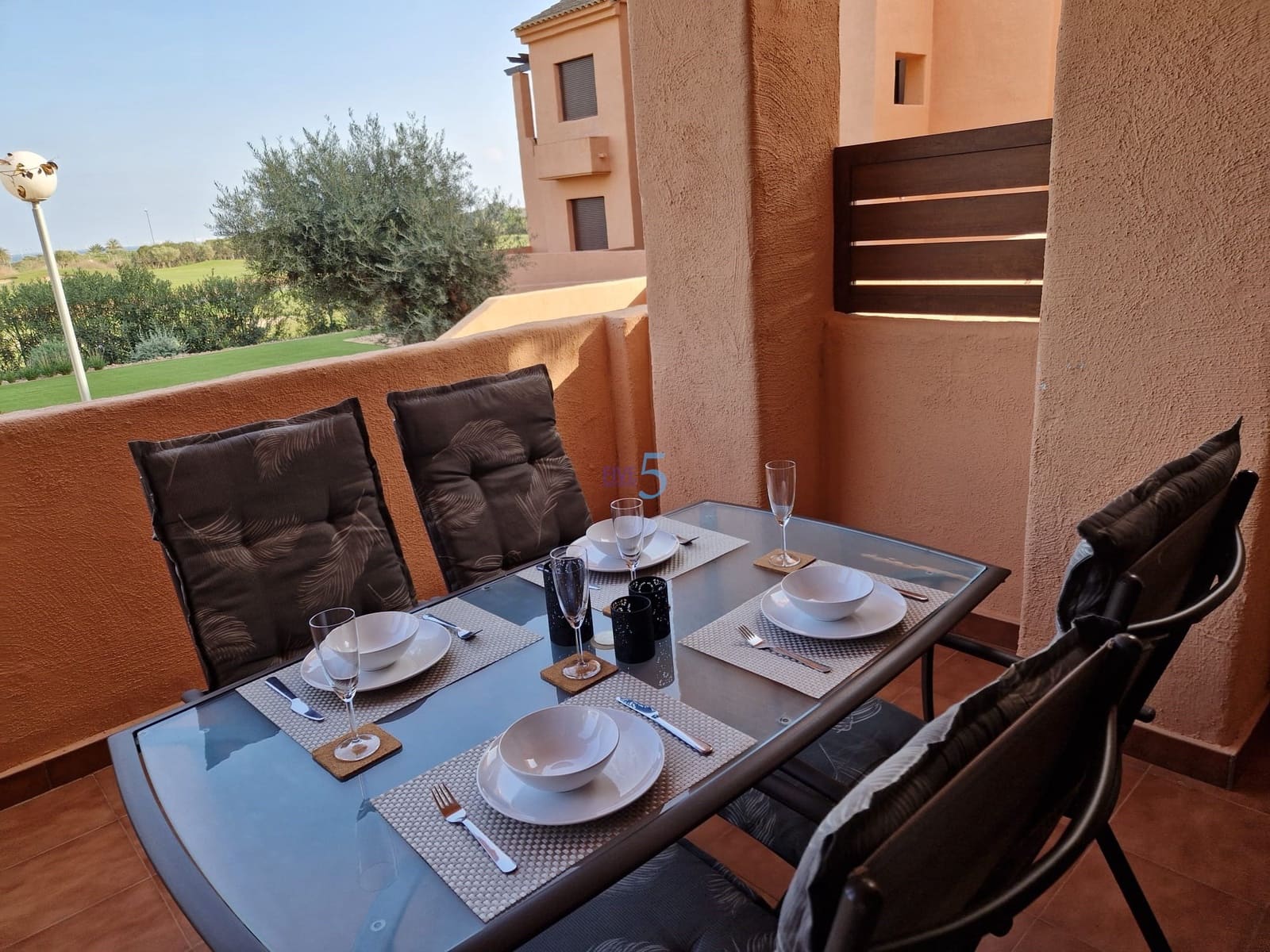 2 soverom Leilighet til salgs i Los Alcazares med svømmebasseng garasje - € 185 000 (Ref: 9631497)