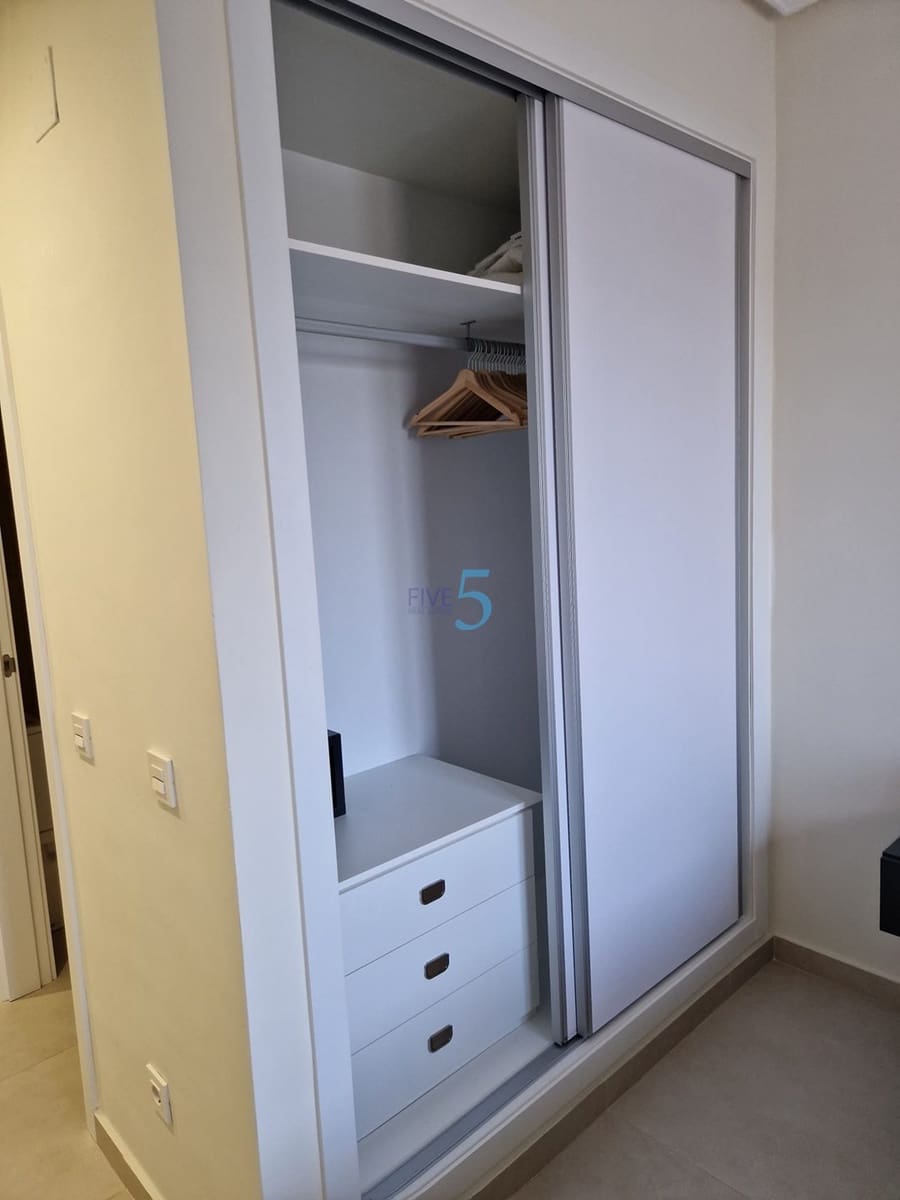 2 soverom Leilighet til salgs i Los Alcazares med svømmebasseng garasje - € 185 000 (Ref: 9631497)