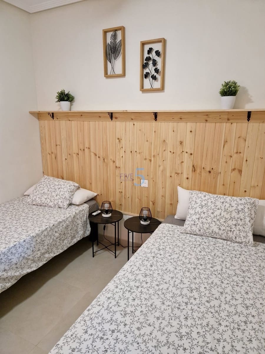 2 soverom Leilighet til salgs i Los Alcazares med svømmebasseng garasje - € 185 000 (Ref: 9631497)