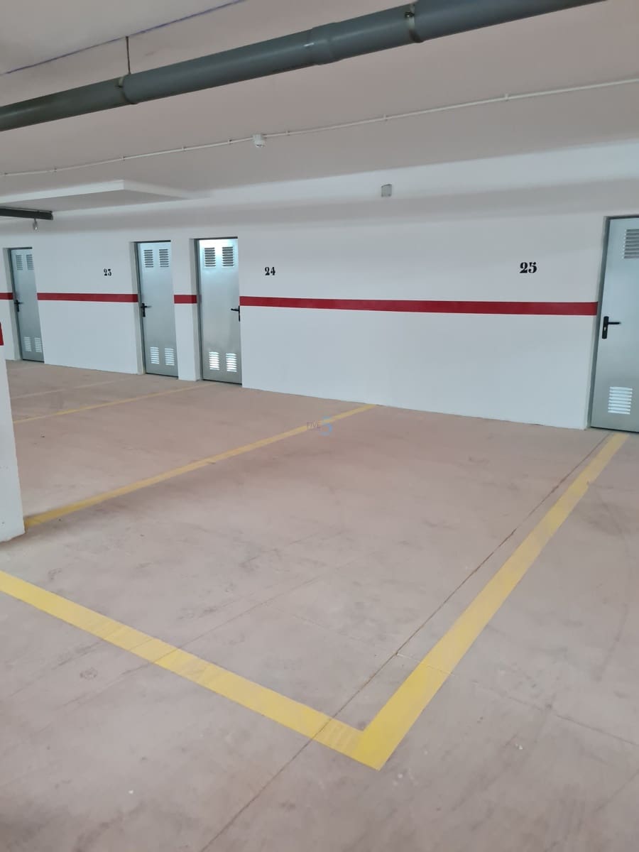 2 soverom Leilighet til salgs i Los Alcazares med svømmebasseng garasje - € 185 000 (Ref: 9631497)