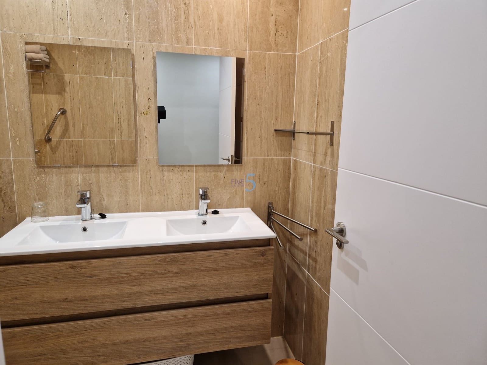 2 soverom Leilighet til salgs i Los Alcazares med svømmebasseng garasje - € 185 000 (Ref: 9631497)