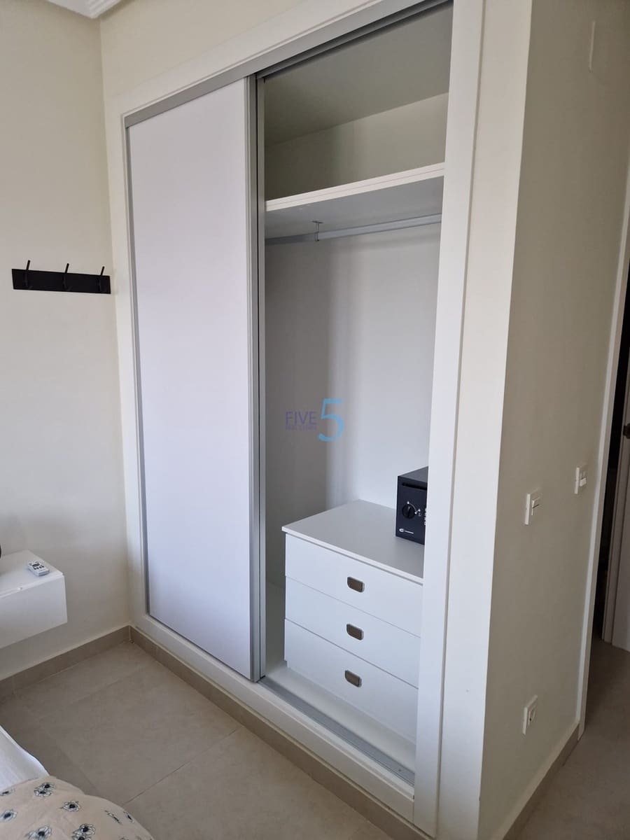 2 soverom Leilighet til salgs i Los Alcazares med svømmebasseng garasje - € 185 000 (Ref: 9631498)