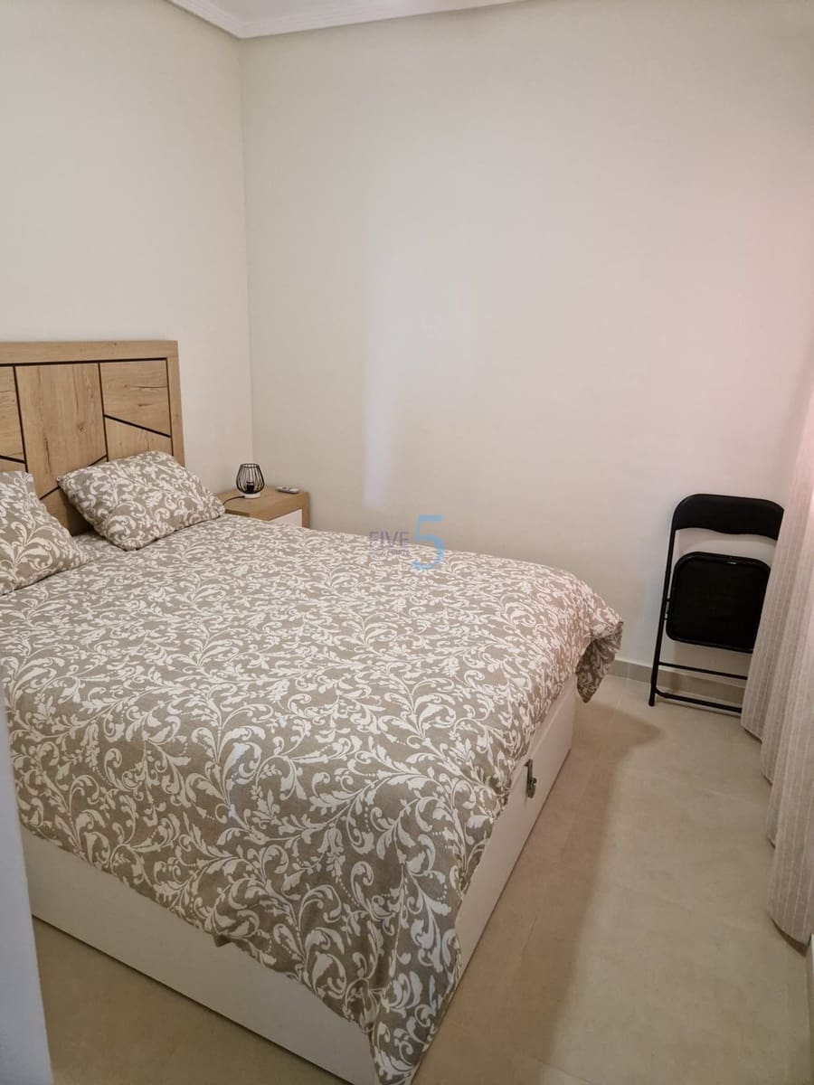 2 soverom Leilighet til salgs i Los Alcazares med svømmebasseng garasje - € 185 000 (Ref: 9631498)