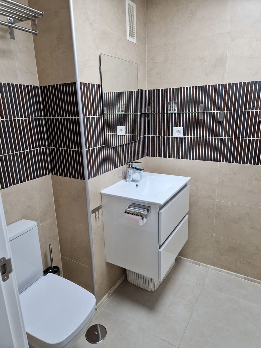 2 soverom Leilighet til salgs i Los Alcazares med svømmebasseng garasje - € 185 000 (Ref: 9631498)