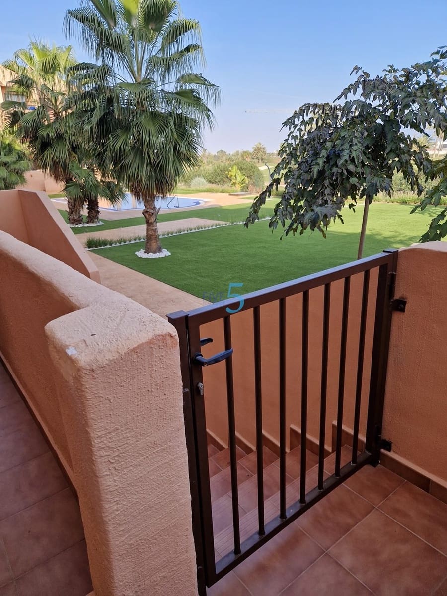 2 soverom Leilighet til salgs i Los Alcazares med svømmebasseng garasje - € 185 000 (Ref: 9631498)