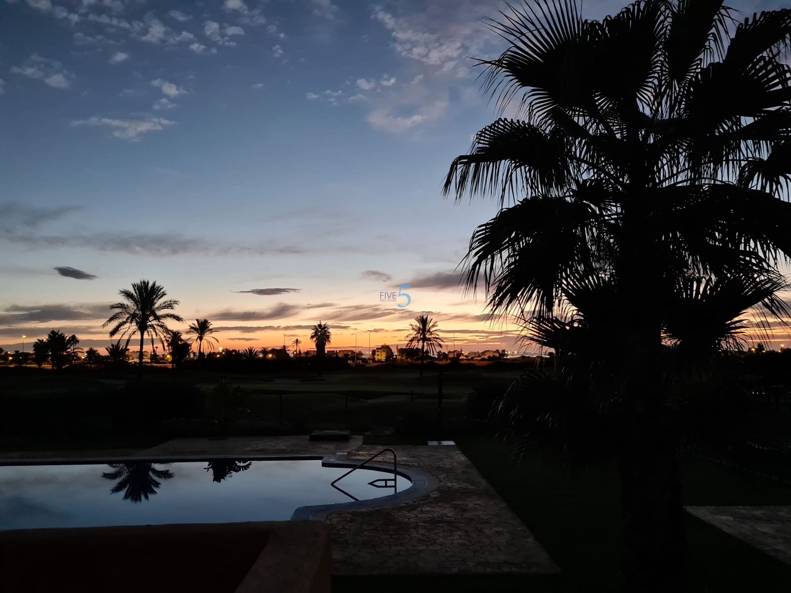 2 soverom Leilighet til salgs i Los Alcazares med svømmebasseng garasje - € 185 000 (Ref: 9631498)