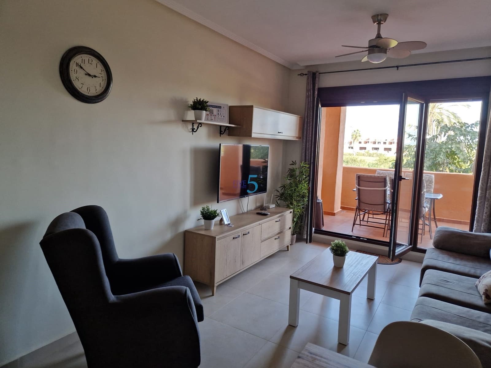 2 soverom Leilighet til salgs i Los Alcazares med svømmebasseng garasje - € 185 000 (Ref: 9631498)