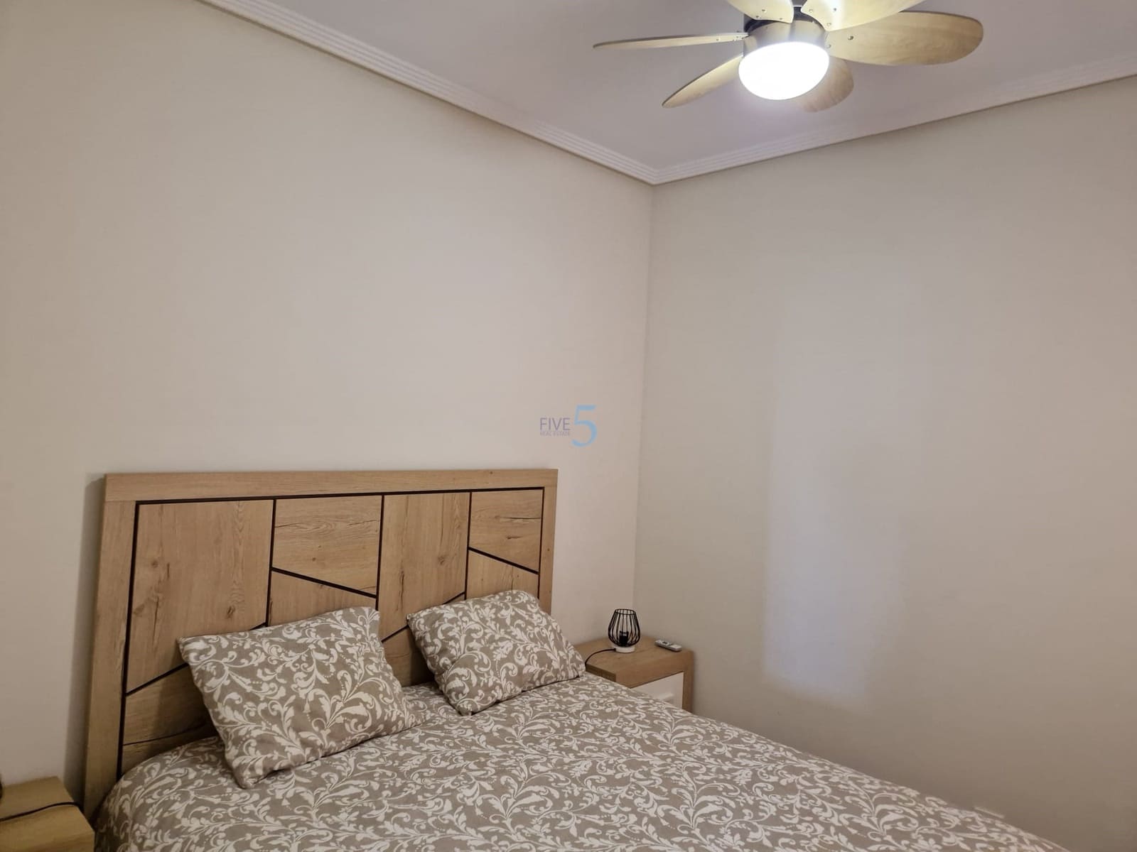 2 soverom Leilighet til salgs i Los Alcazares med svømmebasseng garasje - € 185 000 (Ref: 9631498)