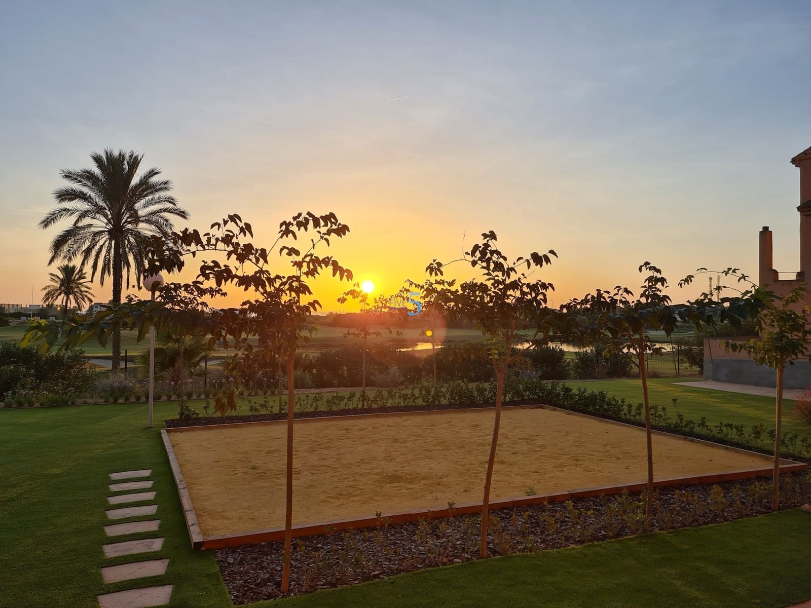 2 soverom Leilighet til salgs i Los Alcazares med svømmebasseng garasje - € 185 000 (Ref: 9631498)