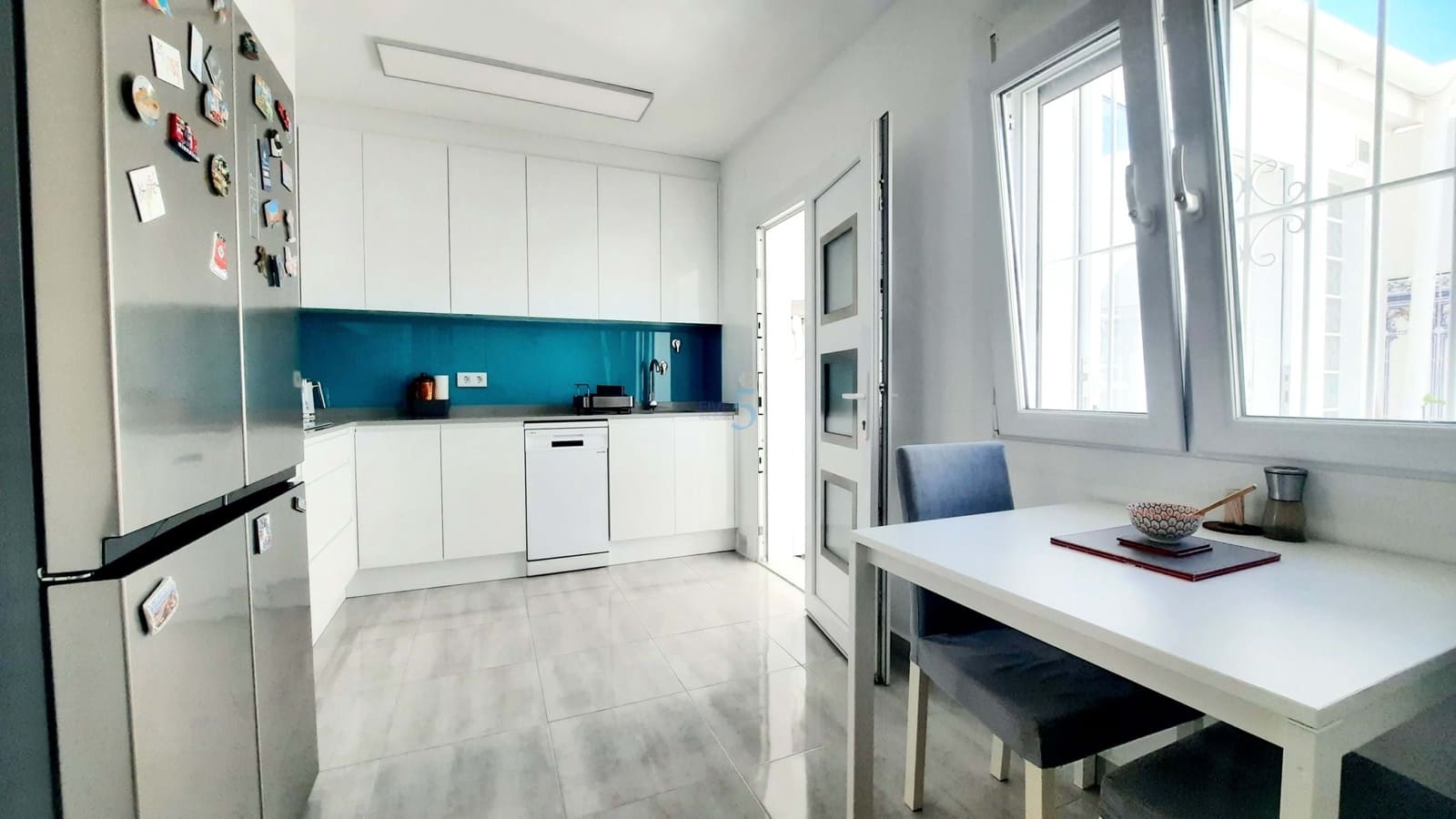 2 makuuhuone Bungalow myytävänä paikassa Los Alcazares mukana uima-altaan - 187 500 € (Ref: 9635221)