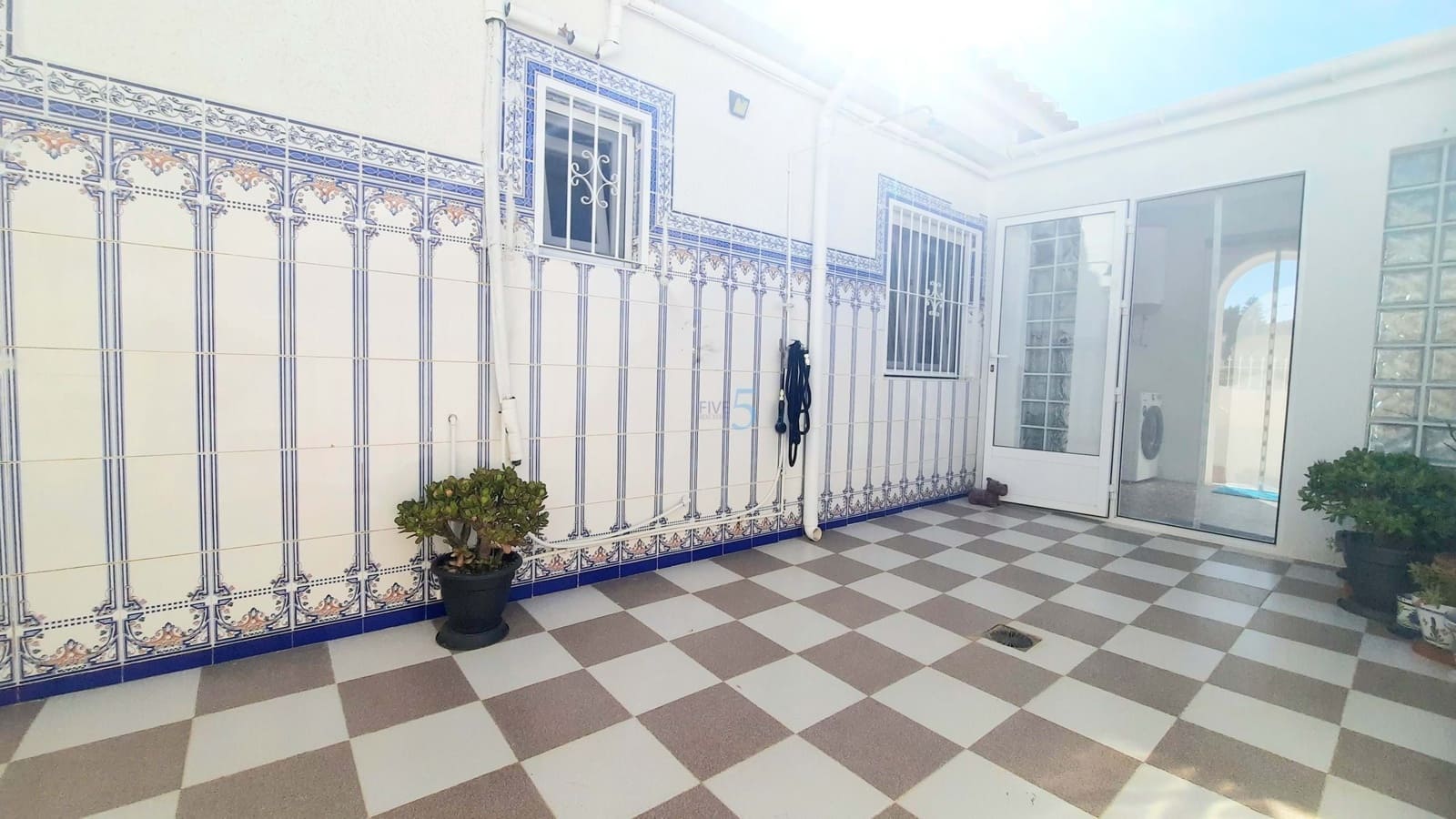 2 makuuhuone Bungalow myytävänä paikassa Los Alcazares mukana uima-altaan - 187 500 € (Ref: 9635221)