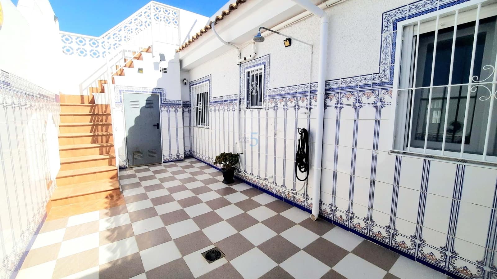 2 makuuhuone Bungalow myytävänä paikassa Los Alcazares mukana uima-altaan - 187 500 € (Ref: 9635221)