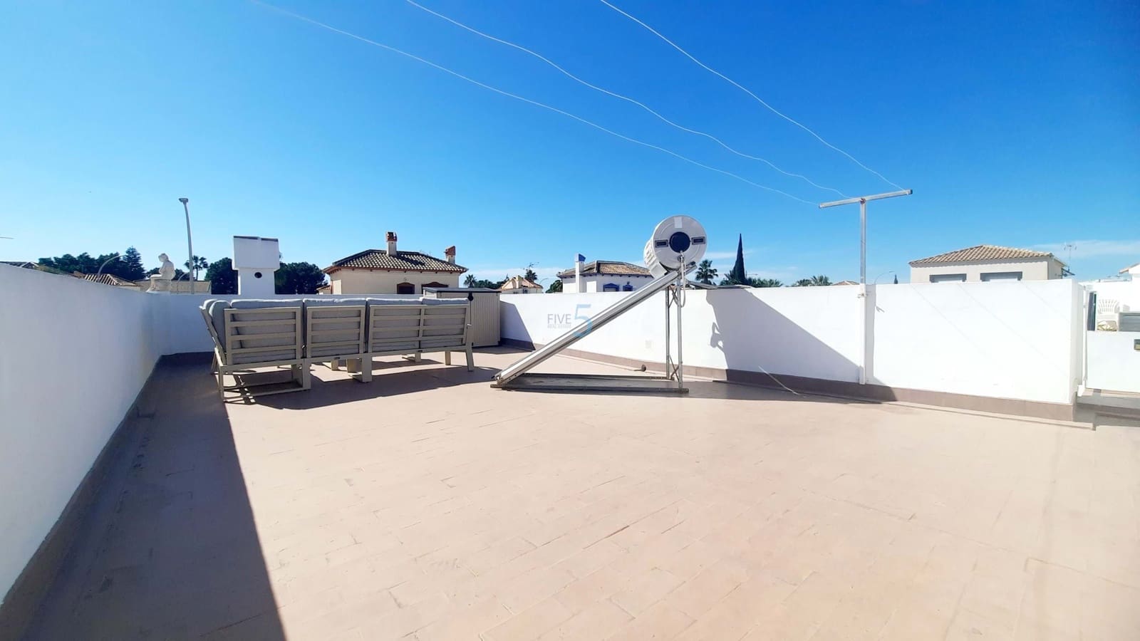 2 makuuhuone Bungalow myytävänä paikassa Los Alcazares mukana uima-altaan - 187 500 € (Ref: 9635221)