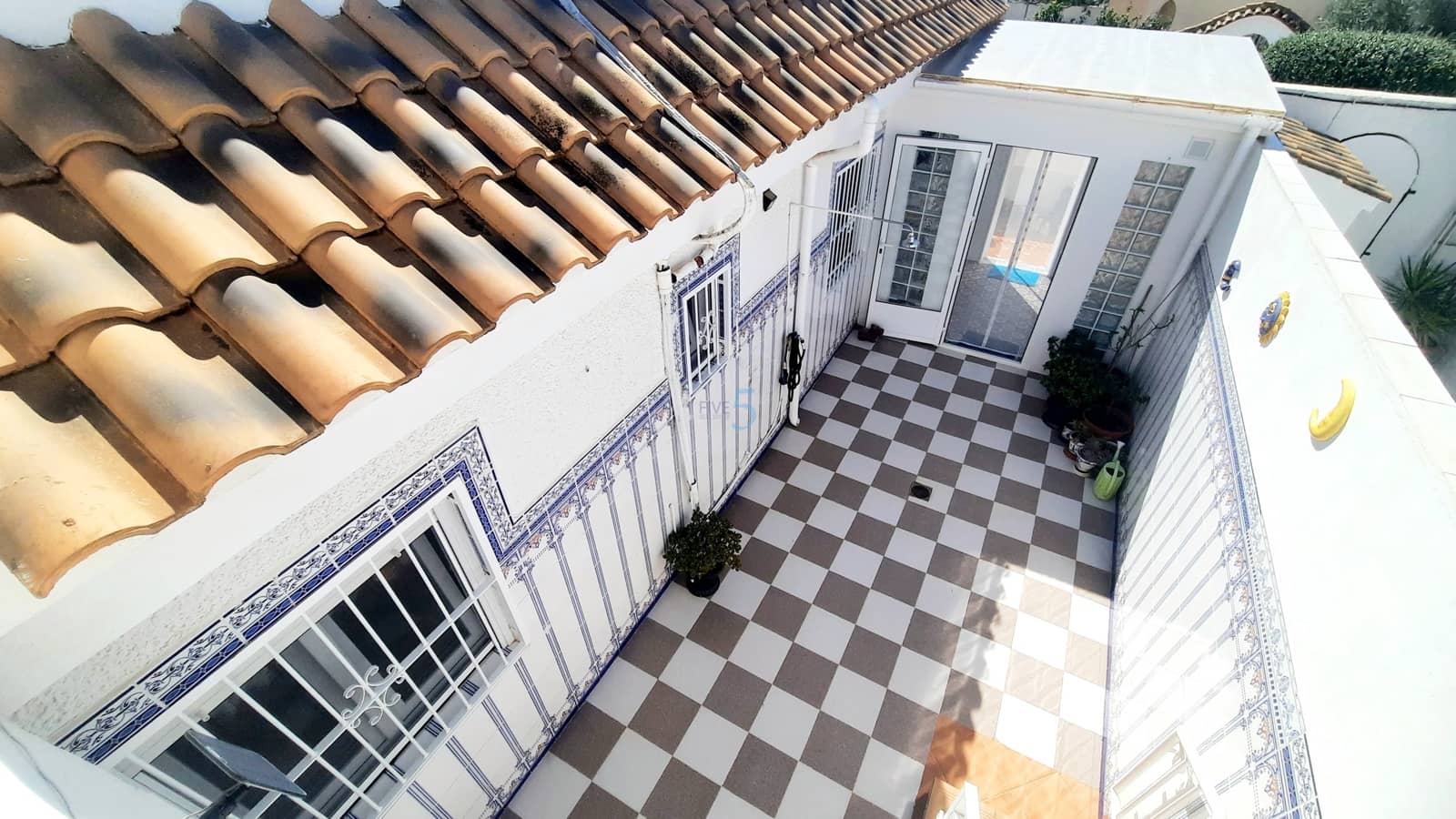 2 makuuhuone Bungalow myytävänä paikassa Los Alcazares mukana uima-altaan - 187 500 € (Ref: 9635221)